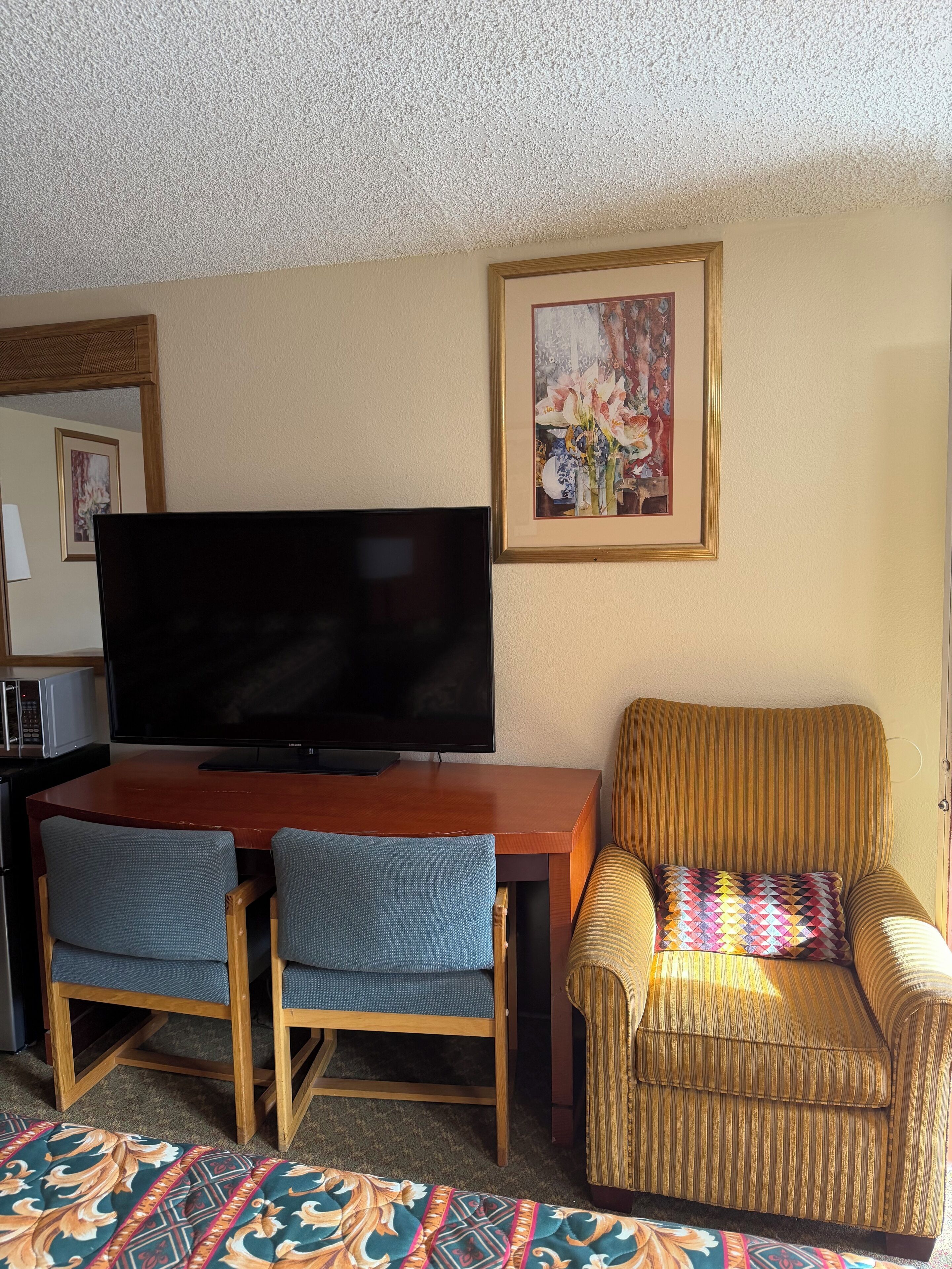 Deluxe Room | Desk, iron/ironing board, free WiFi