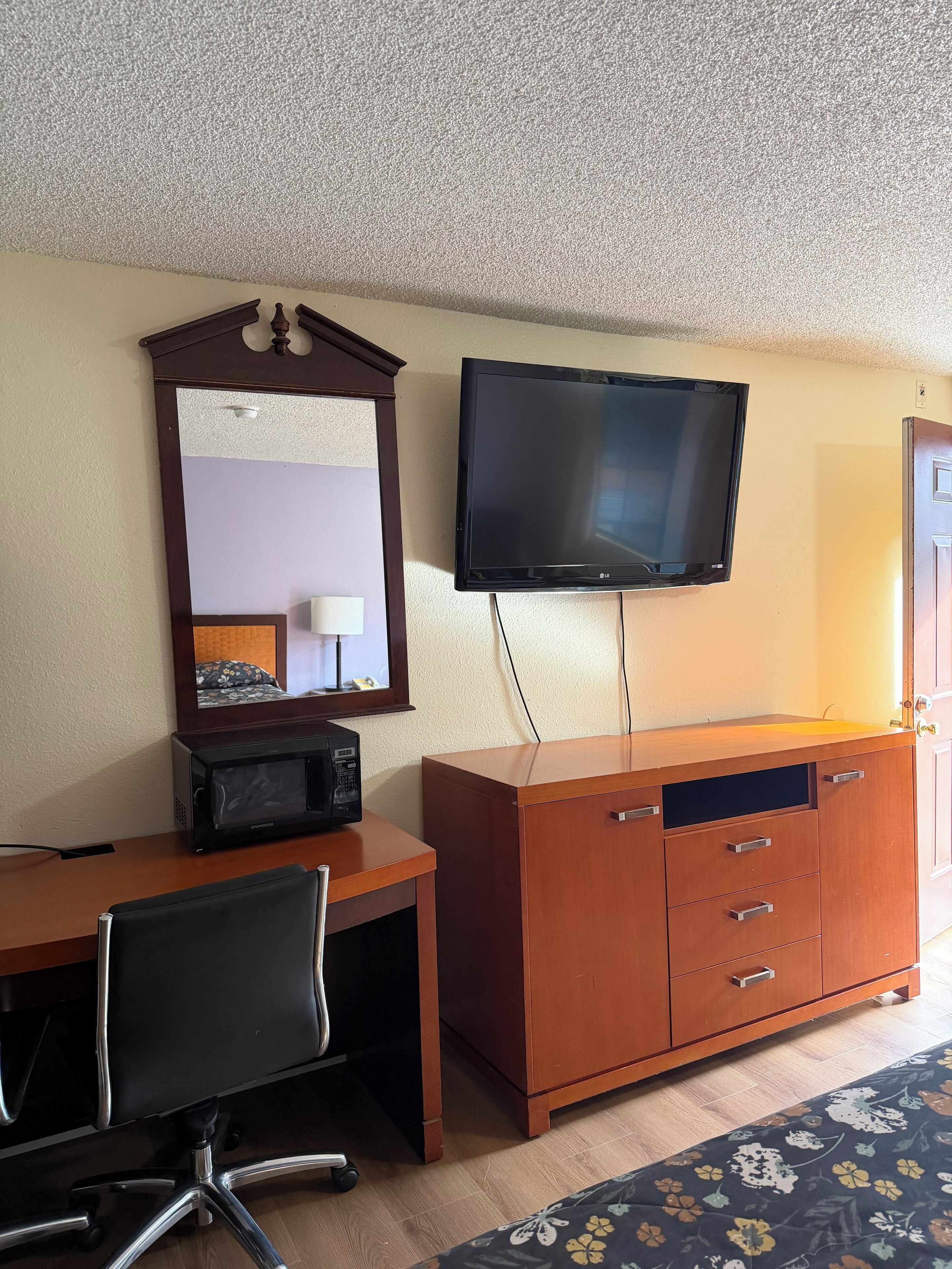 Comfort Single Room | Desk, iron/ironing board, free WiFi