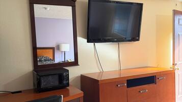 Comfort Single Room | Desk, iron/ironing board, free WiFi