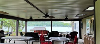 Charming 4-bedroom house with WiFi and AC in Branchport