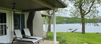 Charming 4-bedroom house with WiFi and AC in Branchport