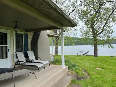 Charming 4-bedroom house with WiFi and AC in Branchport