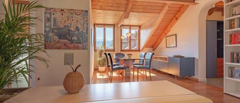 1 غرفة نوم ومكتب وسرير سفر وواي فاي مجانًا