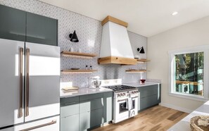 Mikrobølgeovn, ovn, kogeplade, opvaskemaskine