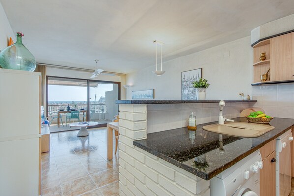Apartment | Private kitchen - Apartment in Empuriabrava With Sea Views (Castello d'Empuries)