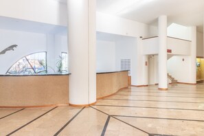 Apartment | Lobby - Apartment in Empuriabrava With Sea Views (Castello d'Empuries)