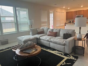 House, 4 Bedrooms, Accessible, Balcony | Living room - Summerhouse Villa 4br 2 and Half ba Home (Rosharon)