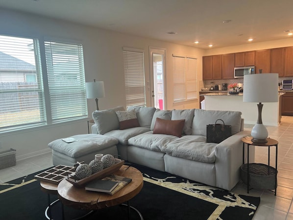 House, 4 Bedrooms, Accessible, Balcony | Living room