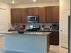 House, 4 Bedrooms, Accessible, Balcony | Private kitchen - Summerhouse Villa 4br 2 and Half ba Home (Rosharon)