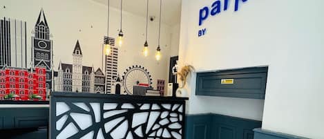 ฝ่ายต้อนรับ