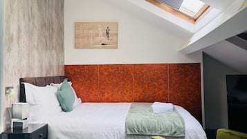 Comfort Double Room | Hypo-allergenic bedding, iron/ironing board, free WiFi, bed sheets