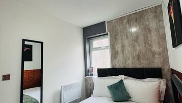 Habitación doble Confort | Ropa de cama hipoalergénica y tabla de planchar con plancha