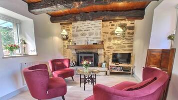 Fernseher, Kamin, DVD-Player, Tischtennisplatte