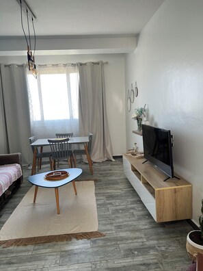 Smart TV, DVD player - Nice and cosy apartment in Saket (Béjaïa)