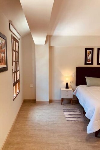 Spacious duplex with 5 bedrooms, garage, terrace