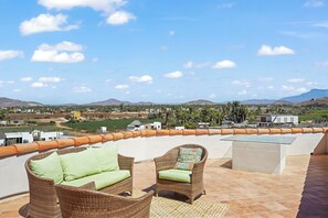 Terrace/patio - Casa Kafka: Large 3-building, 7-bedroom compound in relaxing El Pescadero! (El Pescadero)