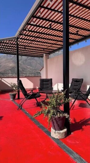 Terrace/patio - Exclusive duplex in Caraz, 4 Bedrooms, Carport, Wi-Fi, Terrace. (Ancash)