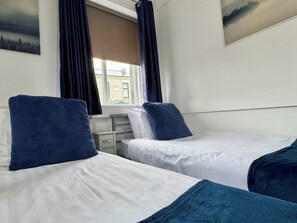 2 chambres, fer et planche à repasser, Wi-Fi gratuit, draps fournis