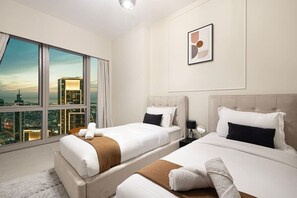 2 bedrooms, desk, iron/ironing board, free WiFi - Luxury2BR•Sea View•Hot Tub•Walk to Burj/Dubai Mall (Dubai)