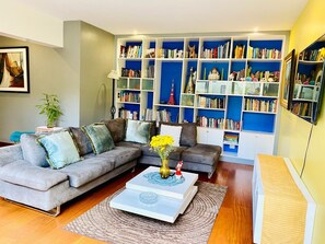 Comfort Apartment, 2 Bedrooms, Kitchen, Courtyard View | Iron/ironing board, free WiFi