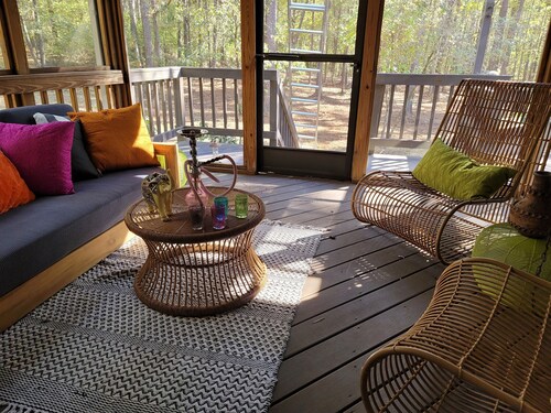 Quiet country chic home in  North Macon. 2 miles from shopping and restaurants.