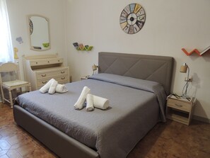 2 habitaciones, tabla de planchar con plancha, wifi y ropa de cama 