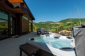 Terrace/patio - Your Five-Star Base for Lake Days & Powder Runs (Heber City)