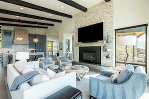 Smart TV, fireplace, books, offices - Your Five-Star Base for Lake Days & Powder Runs (Heber City)