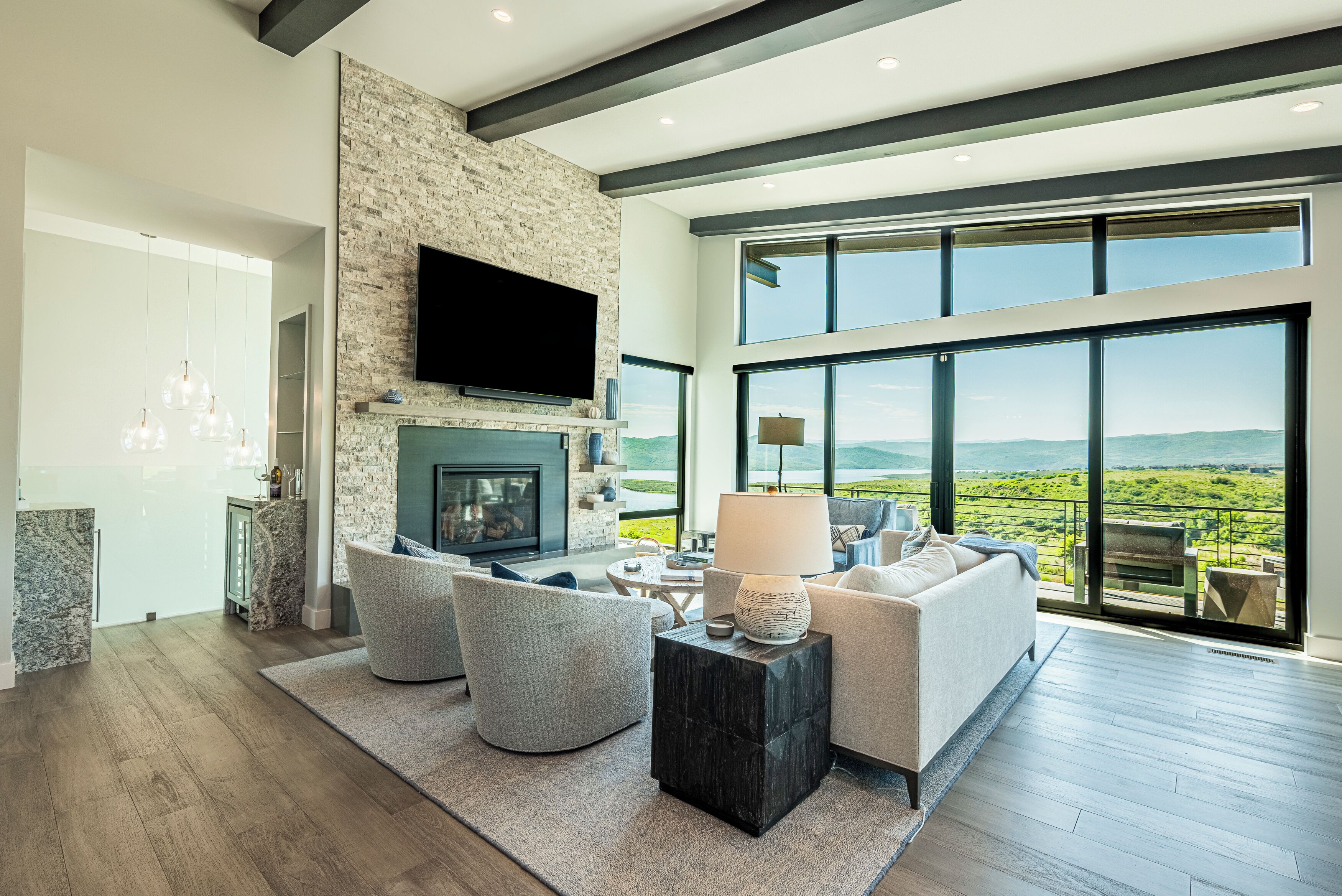 Smart TV, fireplace, books, offices