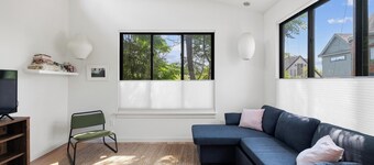 Guest House + Shared Pool - Eastside Palm Flat!