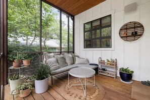 Smart TV, chimenea y tenis de mesa 