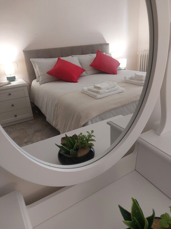 1 chambre, fer et planche à repasser, lit parapluie, Wi-Fi gratuit