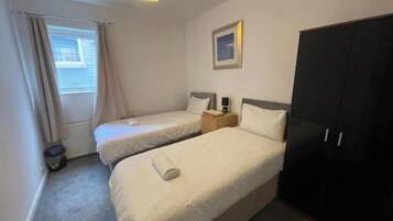 2 bedrooms, iron/ironing board, bed sheets