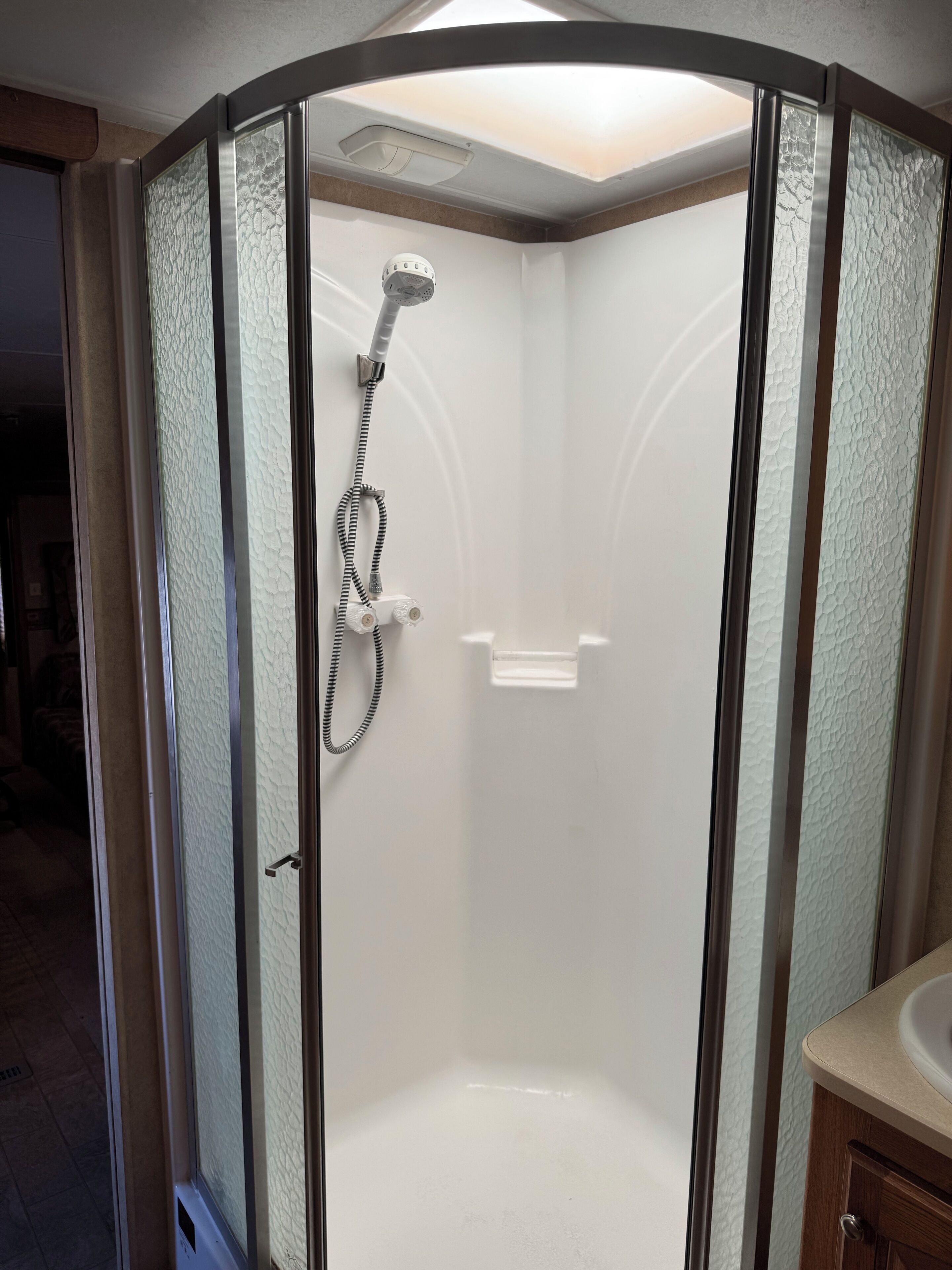 Dusche, Handtücher, Toilettenpapier