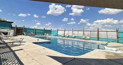 Cozy 1-bedroom Rv with pool,WiFi, AC in pleasant Elephant Butte
