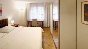 1 bedroom, desk, iron/ironing board, WiFi