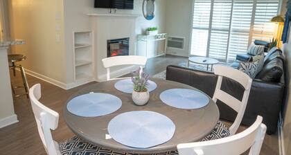 Waterfront w/ Heated Pool & FREE PKG