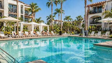 Piscina all'aperto, una piscina riscaldata