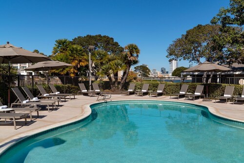Waterfront w/ Heated Pool & FREE PKG