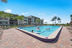 Een verwarmd zwembad