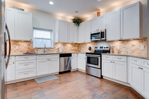 4BR w/ Pool Near Jax Beach | Good Morning Rentals