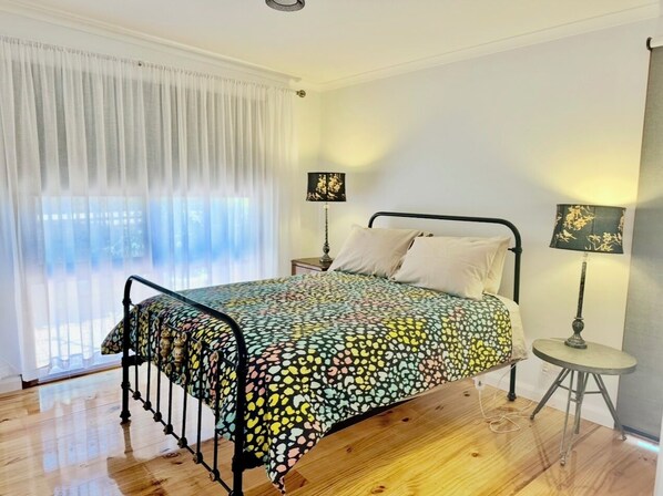 3 bedrooms, iron/ironing board, WiFi, bed sheets