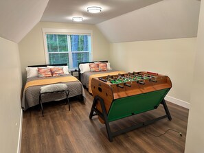4 bedrooms, desk, free WiFi, bed sheets