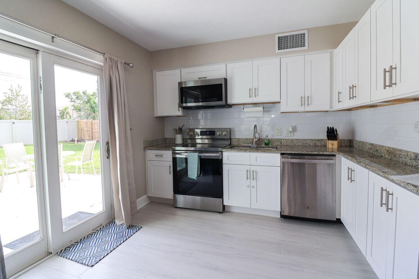 冰箱、微波炉、烤箱、炉灶