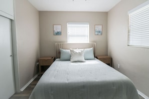 3 Schlafzimmer, Schreibtisch, Bügeleisen/Bügelbrett, kostenloses WLAN