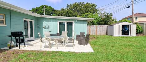 屋外ダイニングエリア