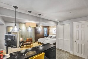 1 Schlafzimmer, Schreibtisch, Bügeleisen/Bügelbrett, WLAN