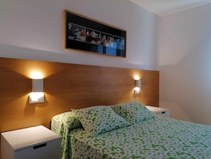 1 bedroom, bed sheets - APARTMENT LA BOLERA INDOOR BOWLING ALLEY (Llanes)