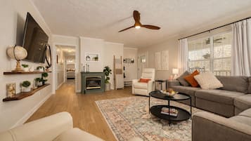 Smart TV, chimenea, tenis de mesa y libros