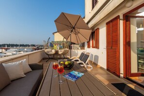 Outdoor dining - Apartment Apartment Tramonto (Istria - Novigrad) (Novigrad)